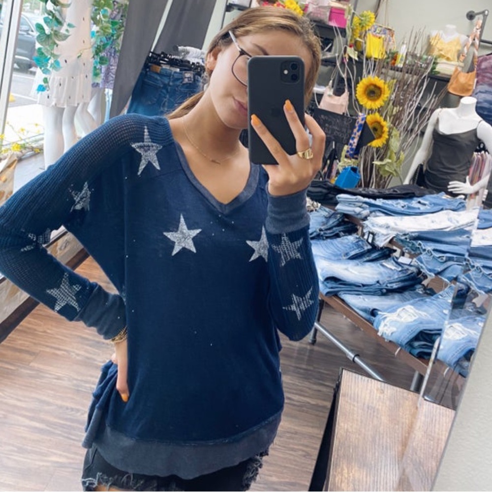 T-Party Star Print V- Neck Fishnet Long sleeve top